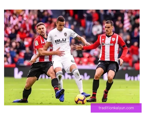 西甲赛季中，蓝军荣耀表现稳健，持续吸引球迷关注