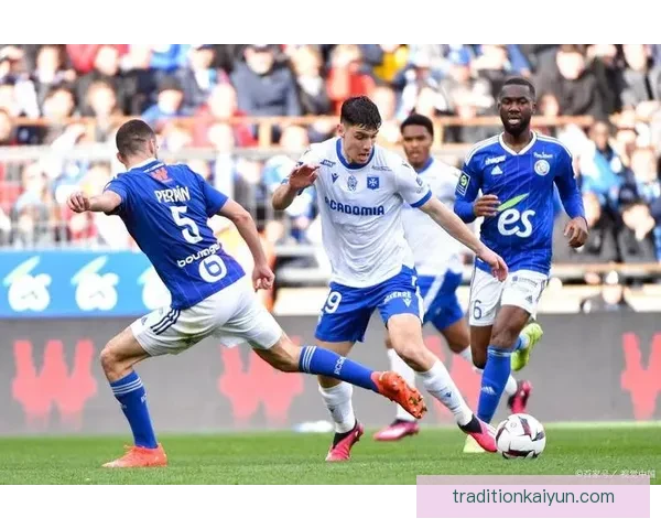 马竞锋线表现稳健,状态回暖为球队带来新的进攻动力 马竞锋线表现稳健,状态回暖为球队带来新的进攻动力